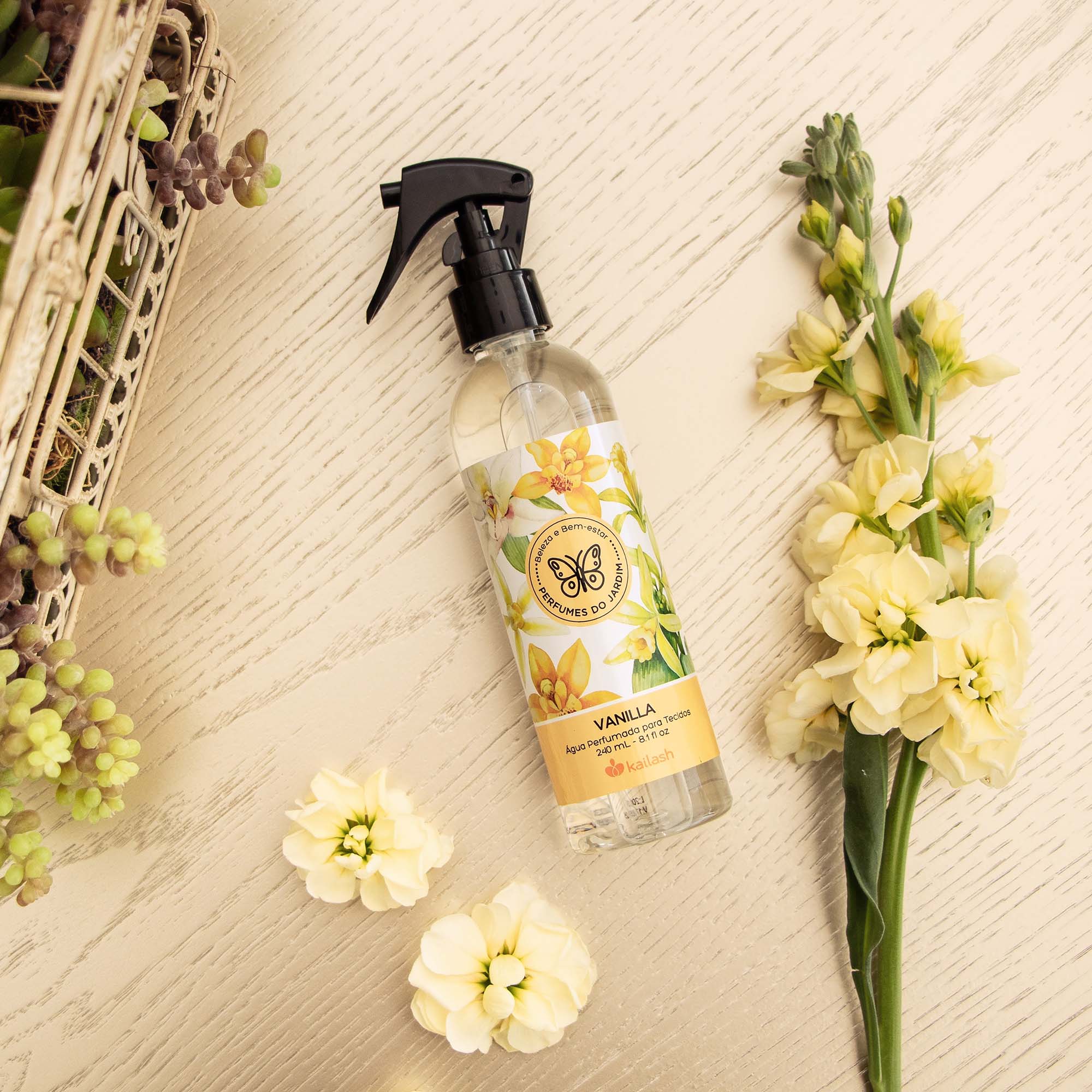 ÁGUA PERFUMADA PARA TECIDOS - VANILLA - 2... ÁGUA PERFUMADA PARA TECIDOS - VANILLA - 2...